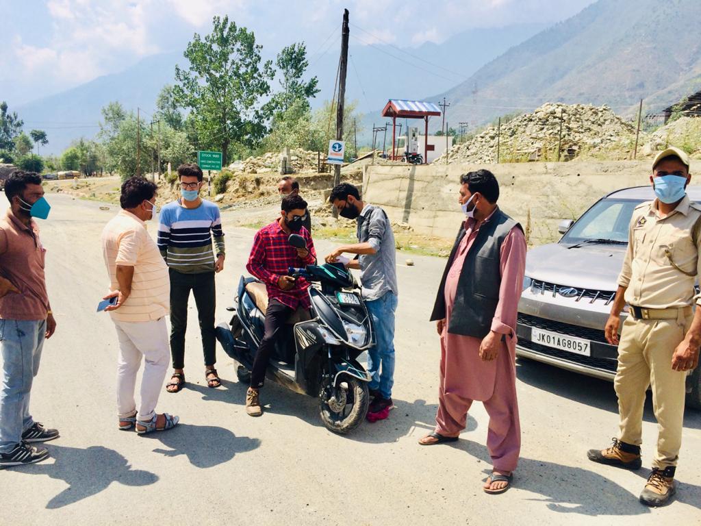 Naib teshildar Plung Kangan fined violators for not wearing masks