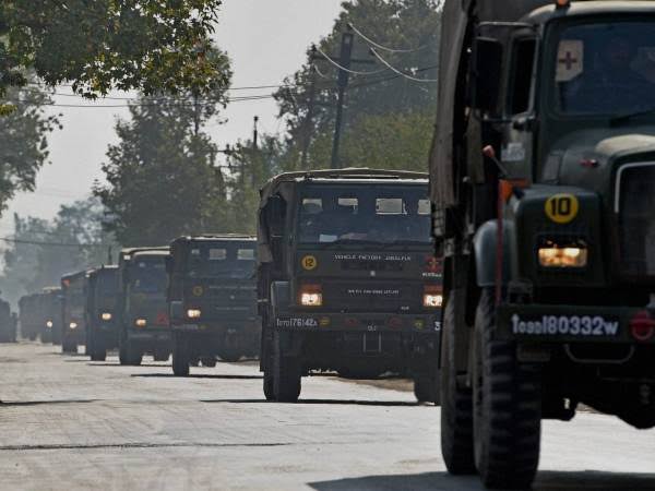 Militants attack Army convoy in Pampore, minor injury to lady: IGP Kashmir