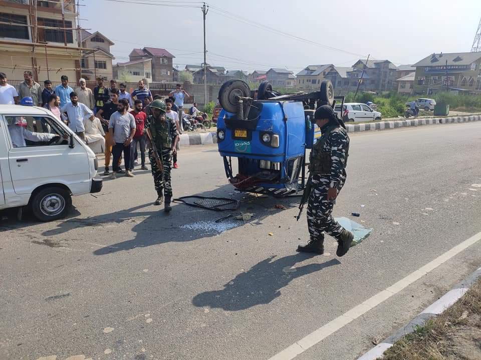 CRPF Trooper, Auto Driver Injured in Road Mishap in City Suburbs
