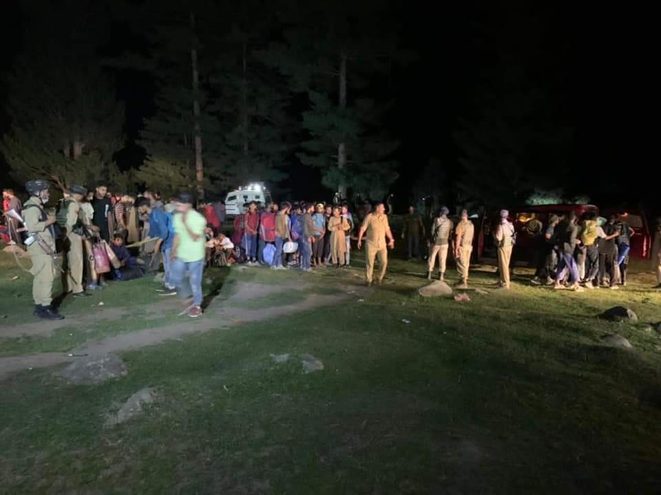 Police use 40 vehicles to evacuate 430 stranded picnic goers after Aharbal encounter