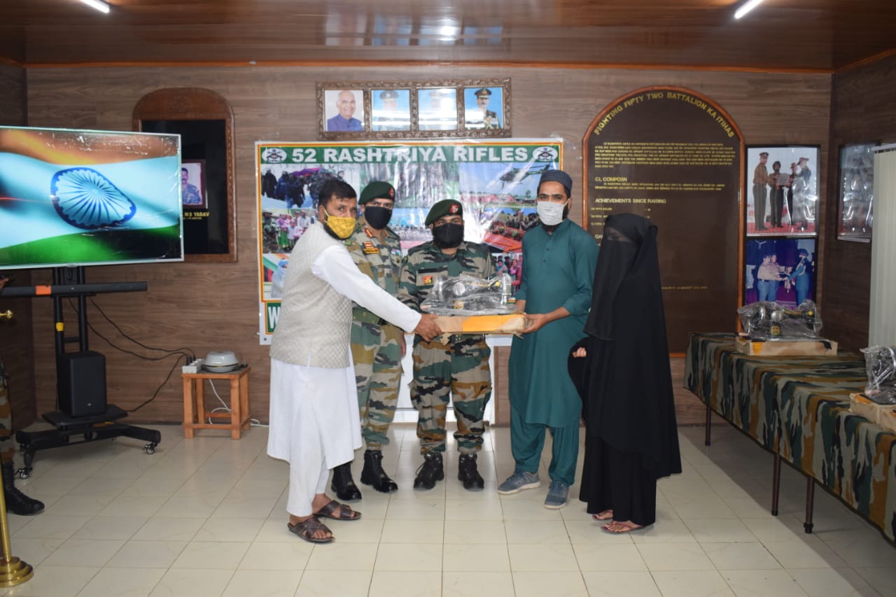 Army distributed sewing machines among women entrepreneurs