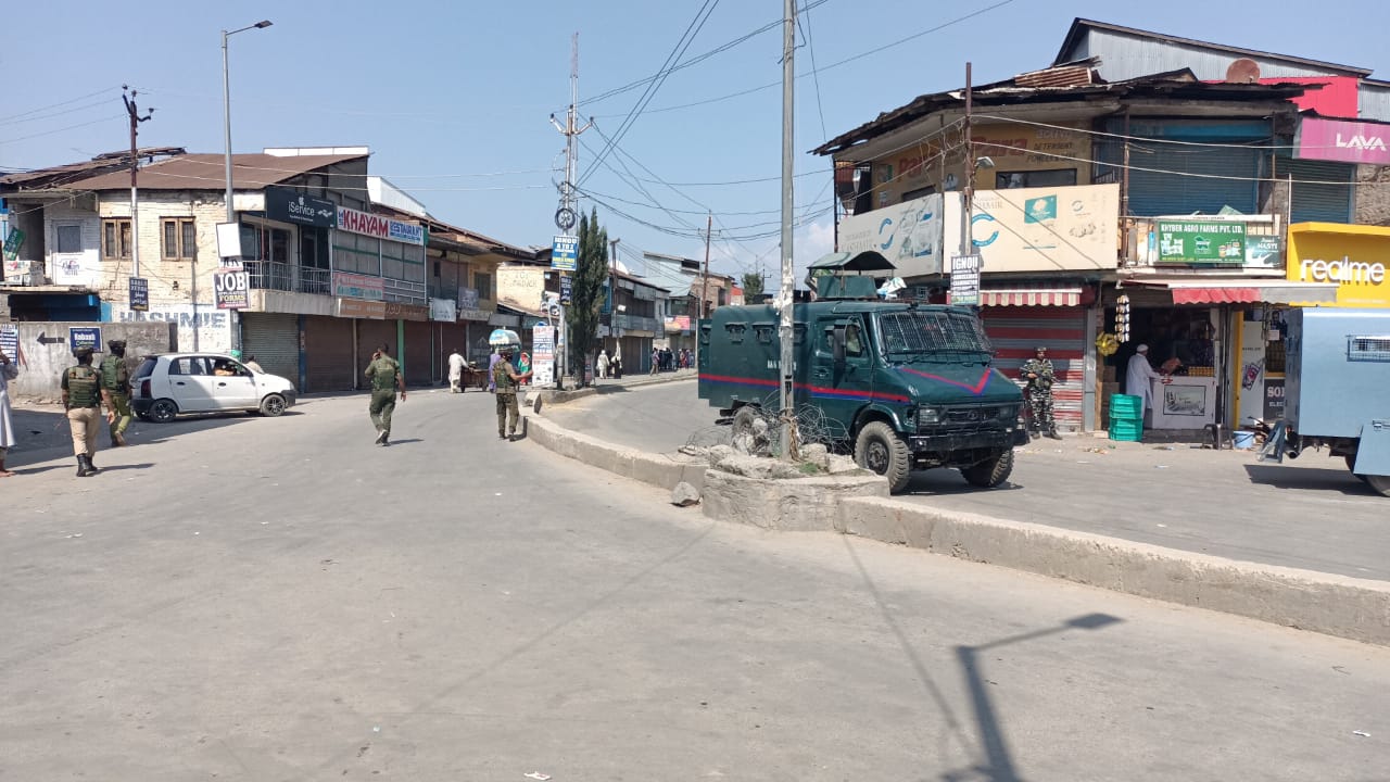 Grenade lobbed on security forces in Sopore, 01 CRPF man injured