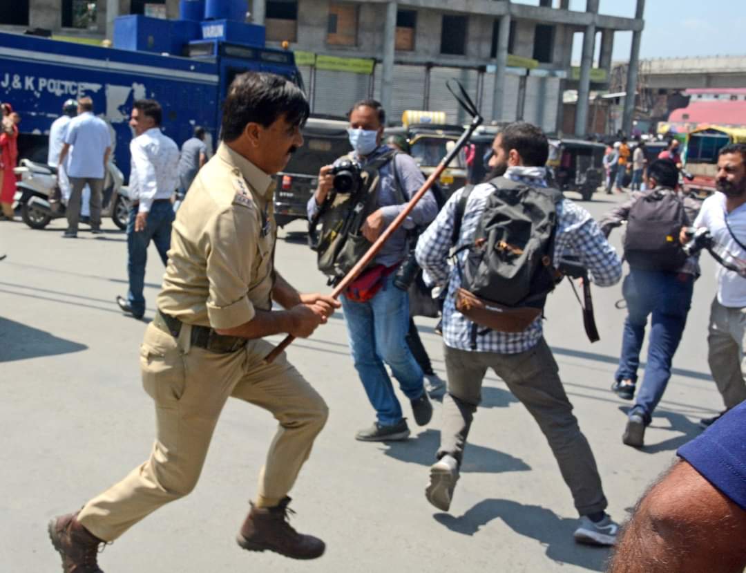 Thrashing of journalists: Police officer removed from his position, action taken against others