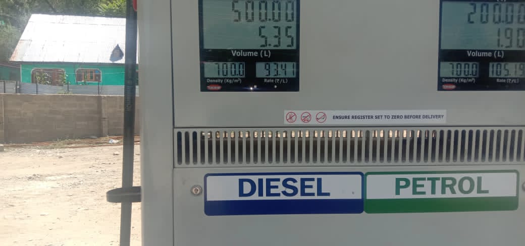 LMD imposes twenty five thousand rupees fine on petrol pump in Uri for overcharging