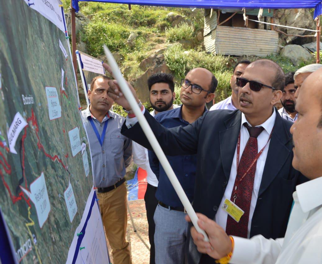 MD NHIDCL Inspects B’la-Gulmarg Road, Took Stock of its Development Work