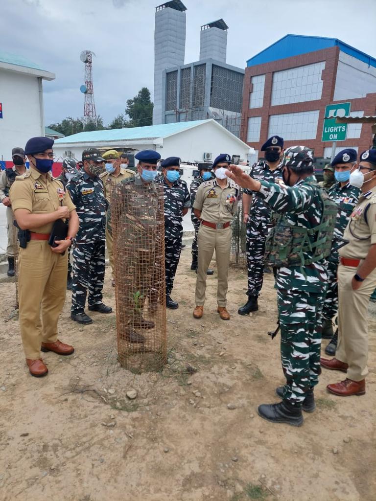 IGP Kashmir along with IGP CRPF tours South, assess north & south portal of new tunnel and control room