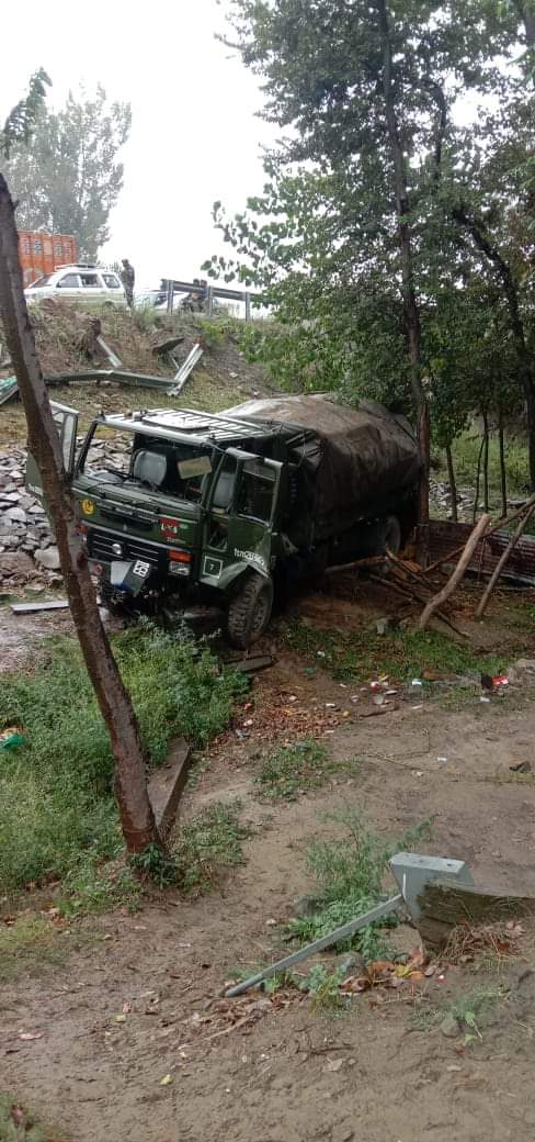 2 soldiers injured as army vehicle falls off road in Pulwama