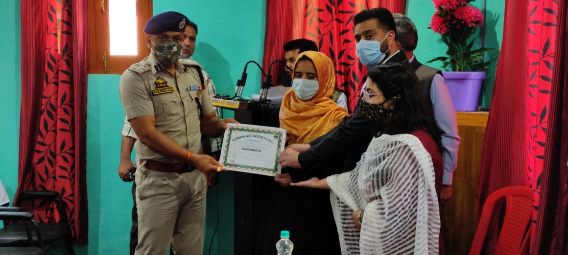DIG NKR distributed cricket kit to the girls of District Bramulla