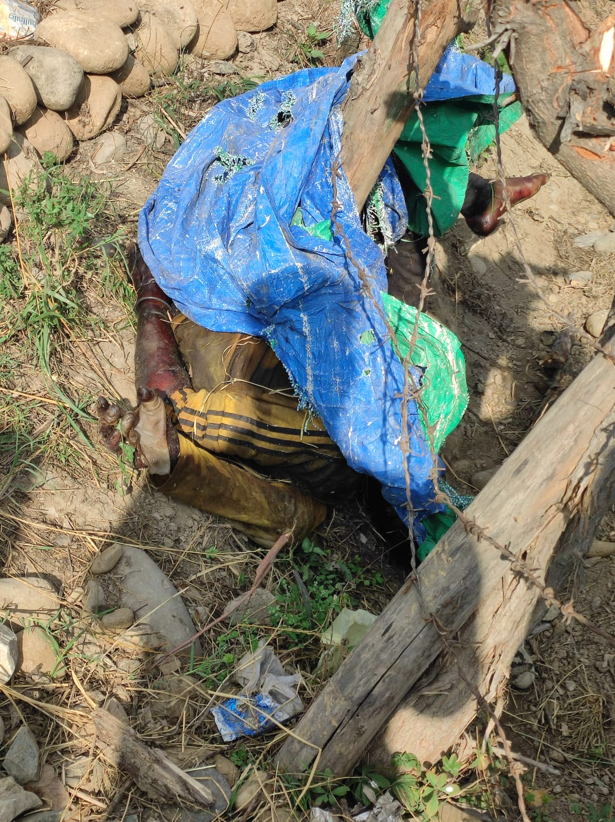 Unidentified decomposed body found in Kulgam village: Officials