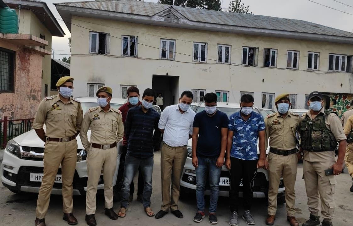 Police busts gang selling stolen vehicles in Anantnag; 05 arrested,18 stolen vehicles recovered