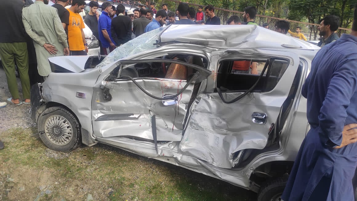 Six injured in road accident in central Kashmir’s Ganderbal district