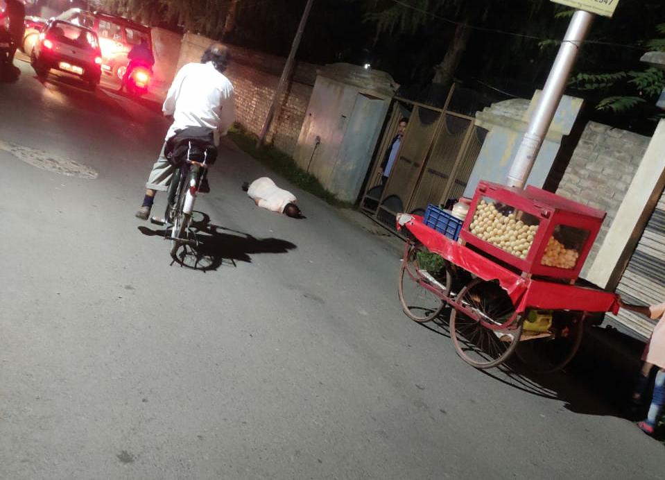 Immediate financial assistance of Rs 6.25 lakh provided to kin of vendor killed by militants, says Srinagar administration