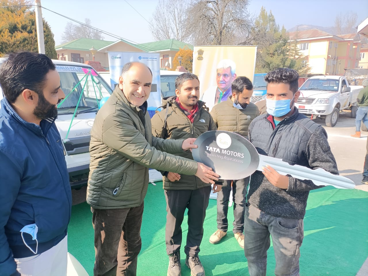 22 Commercial vehicles distributed under ‘Mumkin’ Scheme at Baramulla