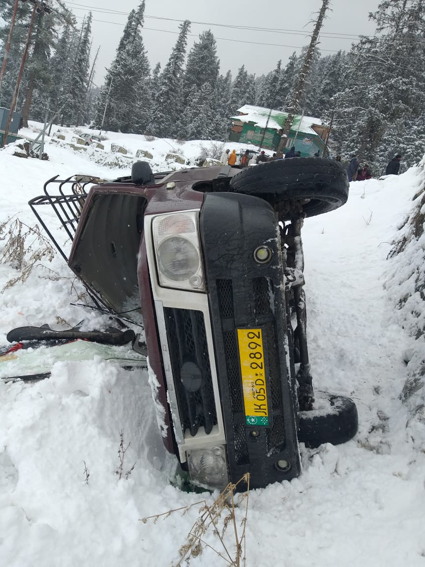 3 Tourists Among 4 Persons Injured in Gulmarg Road Mishap