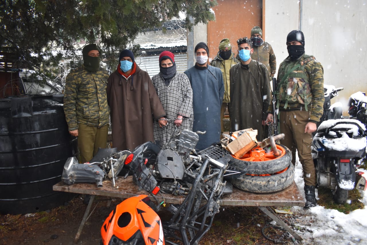 Bandipora police Busts gang of theives, 04 arrested , stolen property recovered