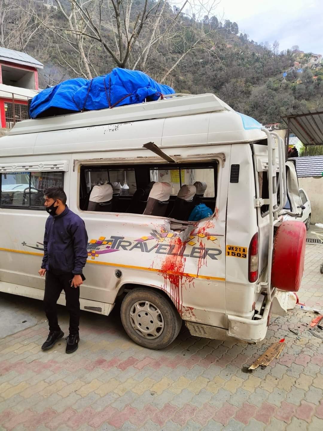 1 killed, 3 injured after boulder hits tempo in Ramban