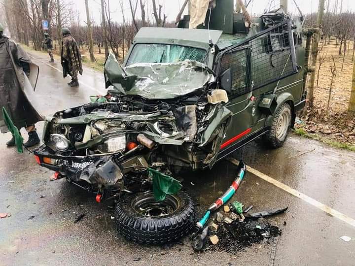 Four soldiers injured in Baramulla road mishap