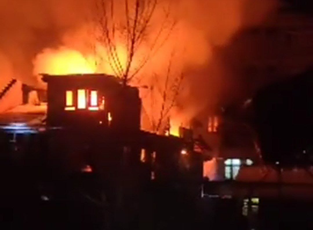 Five residential houses gutted in Srinagar midnight blaze