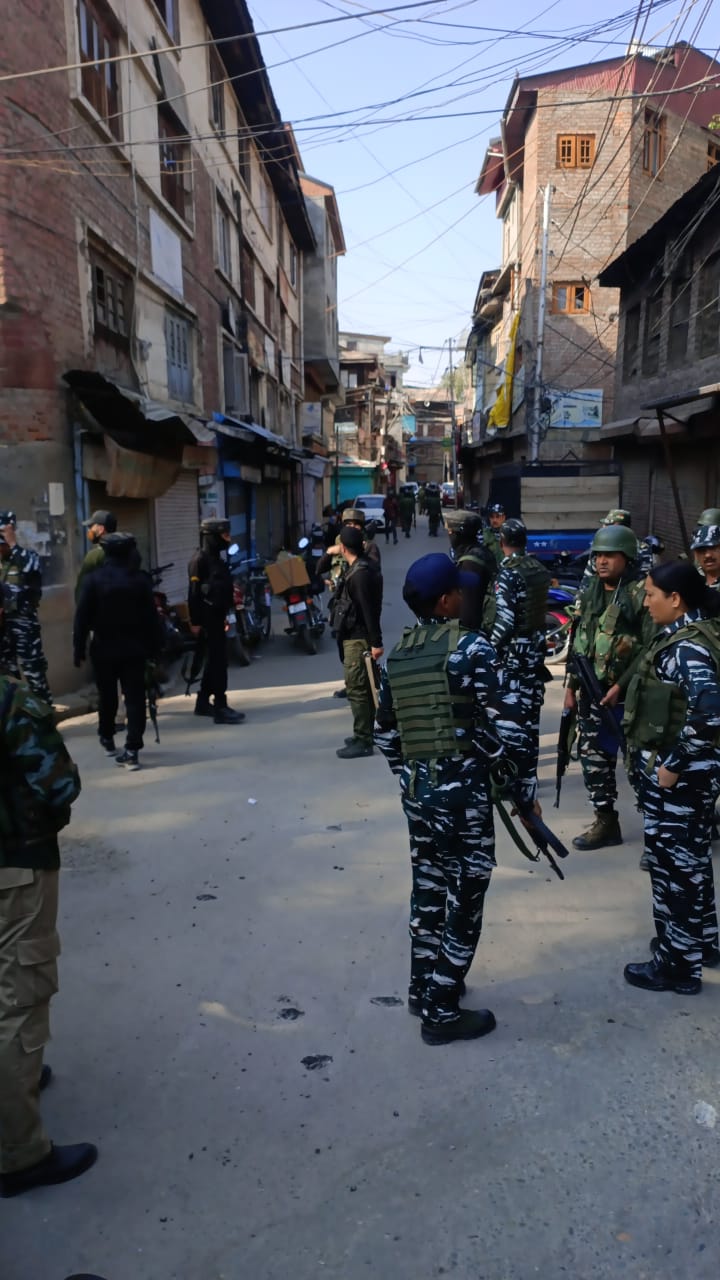 Two troopers injured in Srinagar militant attack