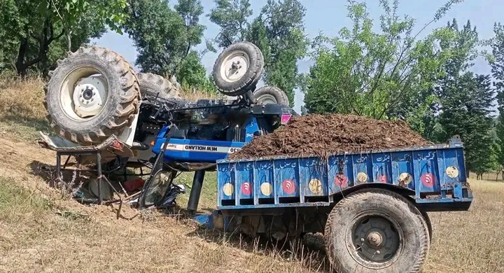 2 Persons Die As Tractor Turns Turtle In Pampore