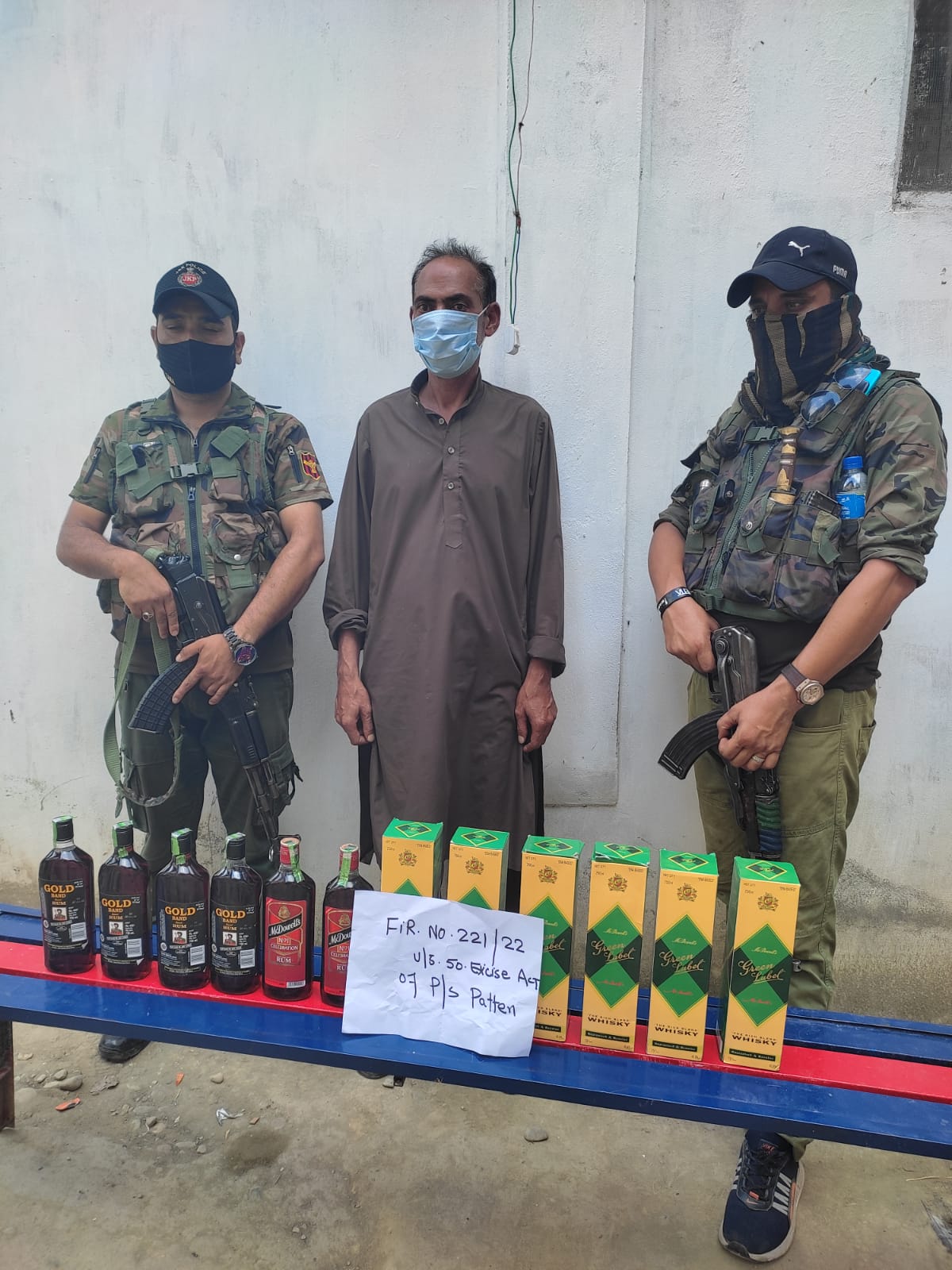 Police Arrests Bootlegger At Hyderbeigh Pattan, Illicit Liquor Recovered 